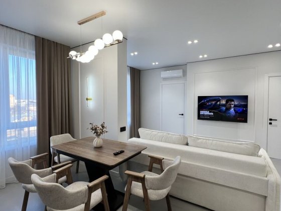 Стильна 2-кімнатна з кухнею-студією в центрі. Постанови, єОселя Івано-Франківськ