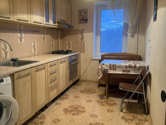 Продається простора 3-х кімнатна квартира в тихому районі Бровари