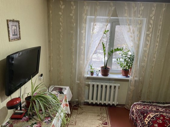 Продам 2 х кімнатну- квартиру від власника Бровары