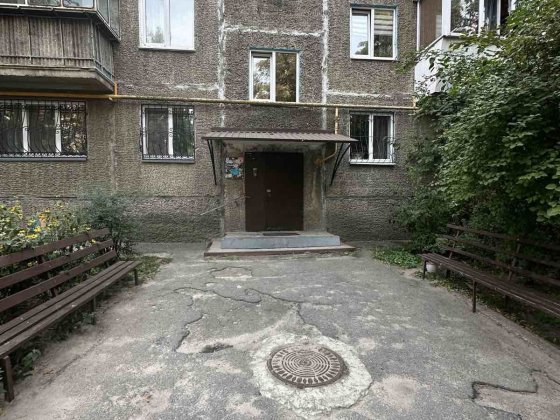 Продам 2 кім квартиру Лагунової 7 Бровари