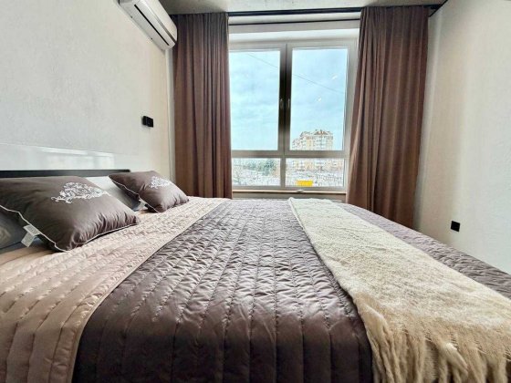 Однокімнатна з новим якісним ремонтом, газ! Без комісії! Буча