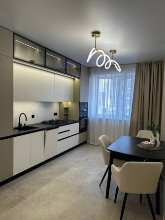 Продаж стильної 1 км квартири в центрі міста - фото 1