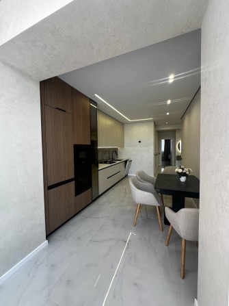 Продаж 2 км квартири поруч з стометрівкою - фото 1