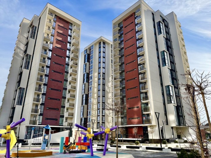 Супер -видова на озеро, відкритий балкон . 2кім+ кухня вітальня - фото 1