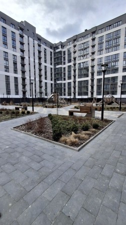 Простора 2 кімнатна квартира з двостороннім плануванням! - фото 1