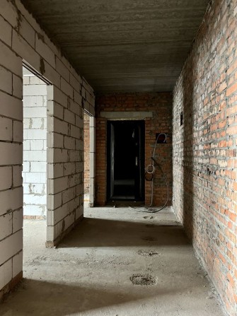 Простора 3к квартира ,зі зручним виїздом до Києва!Вже можна на ремонт! - фото 1