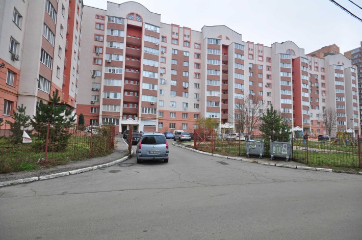 Простора 3-кімнатна квартира в теплій новобудові пр-т Незалежності 58 - фото 1