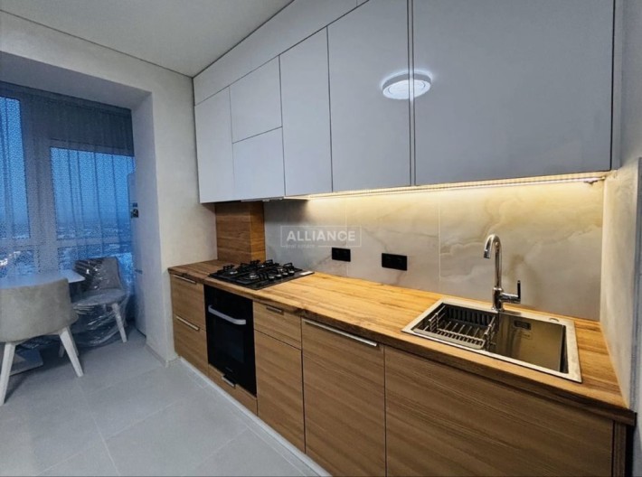 Укомплектована 1-к квартира в центрі міста - фото 1