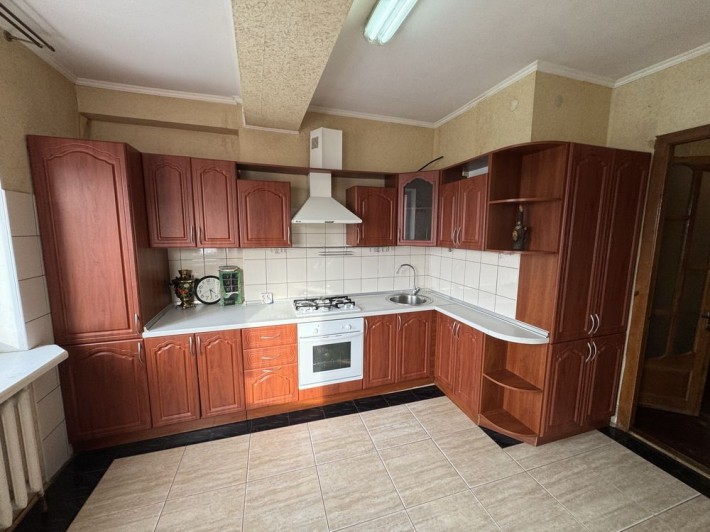 Продам 3 кімнатну квартиру 101 м2 ,парк 2 хв,газ,4 кладовки,без % - фото 1