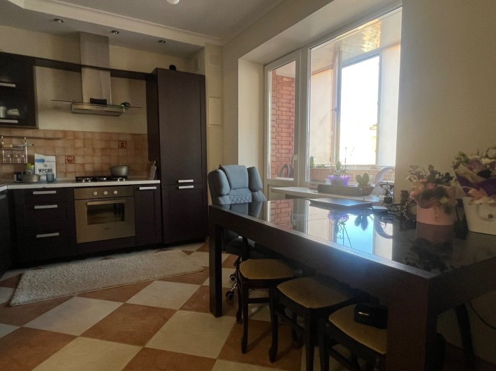 Продаж великої 2-х кімнатної квартири - фото 1