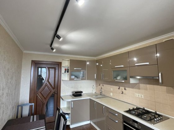 Продам 2-х кім. квартиру в новобудові  з дорогим ремонтом та меблями. Ивано-Франковск