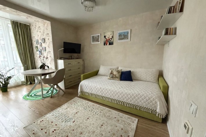 Простора студія з ремонтом - фото 1