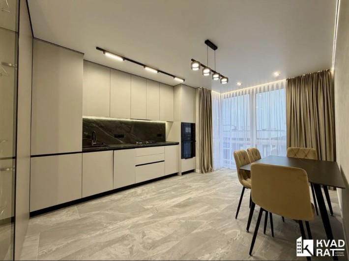 Велика півторачка з ремонтом в новобудові по вул Бандери! 7 поверх! - фото 1