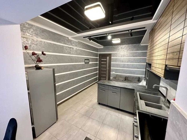 1 кімнатна з ремонтом вул. Мельника 10 ЦЕНТР - фото 1