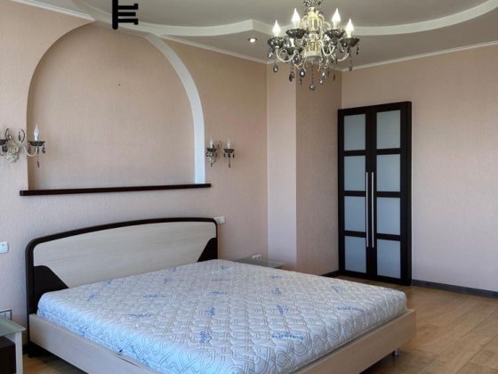 Центр Вишневого+Паркінг на 2 авто Гарна дворівнева квартира 5кімнат Вишневе