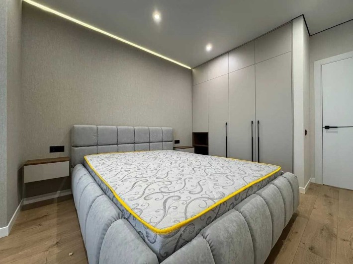 Шикарна двійка з кухнею-студією поблизу центру - фото 1