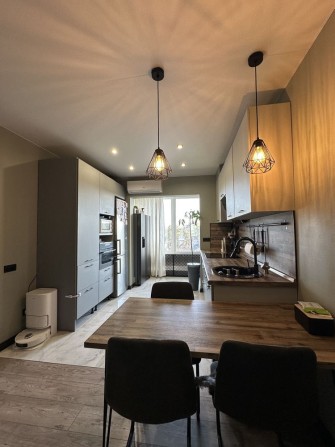 Топова локація міста! Велика Квартира з сучасним  ремонтом, 2 % оформл - фото 1