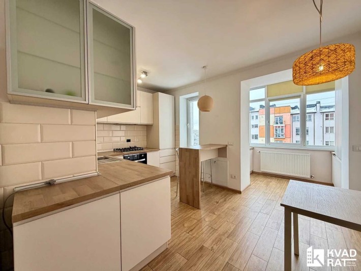 2-кімнатна квартира 72 м2 з двостороннім плануванням та великою кухнею - фото 1