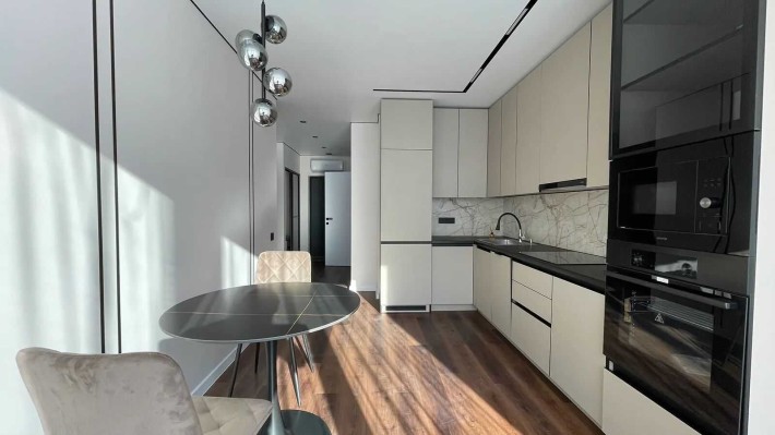 Цікава 1,5-кімнатна квартира з ремонтом у ЖК Manhattan AP - фото 1