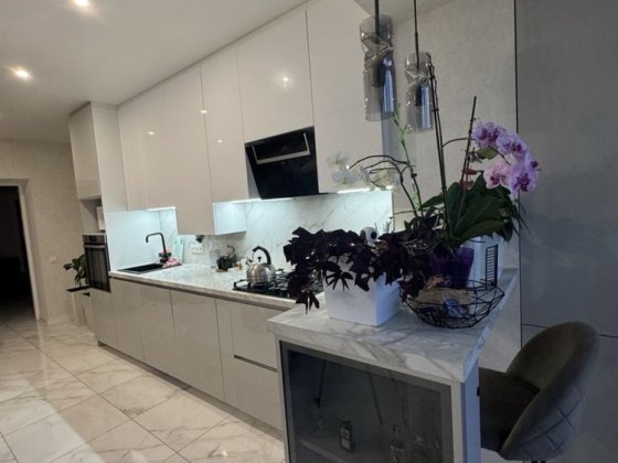 Простора двокімнатна квартира з ремонтом! Буча Буча