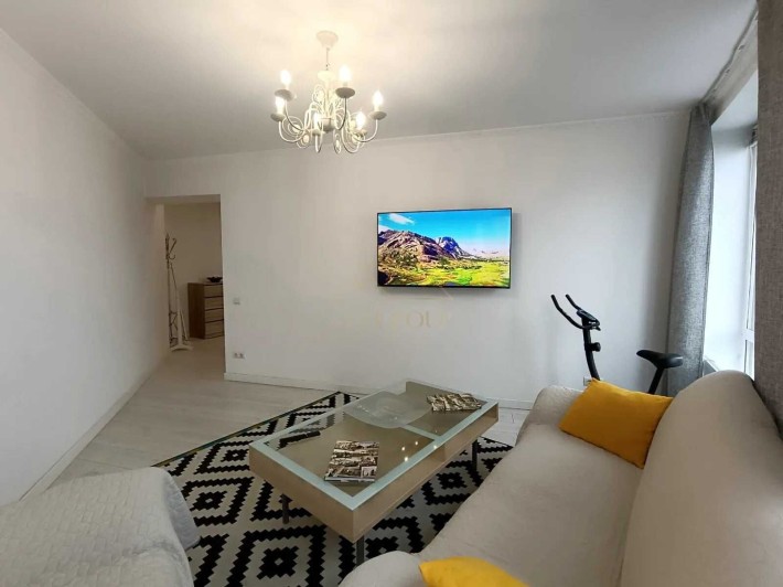 Терміновий продаж 2 -кім квартири в центральній частині міста - фото 1