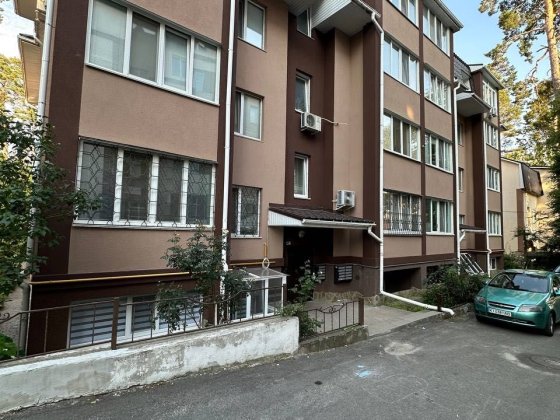 Продам 2к квартиру без ремонту в тихому районі Ирпень