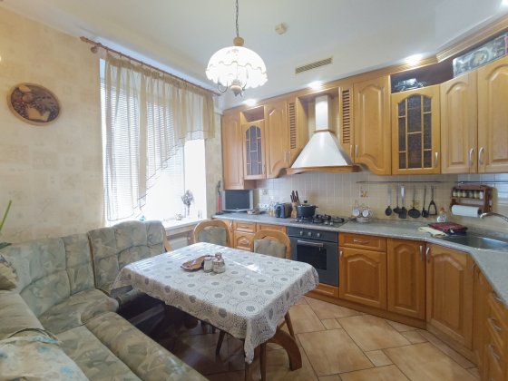 Продам 2 -х ком.кв в центре города с автономным отоплением 96 квартал Кривой Рог