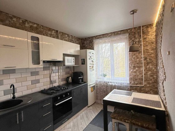 Продаж  3-кімнатної квартири на 2-му поверсі Луцьк