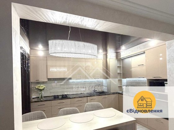 Продаж великої 3-к квартири, ремонт, автономність. Сертифікат Кривой Рог