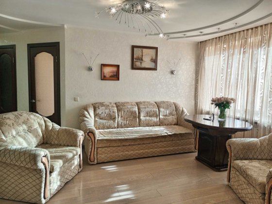 ДНІПРО! ПАРК! ВСЕ ВИ можете бачити з вікна квартири в центрі міста Кременчуг