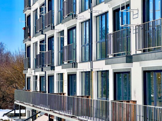 ТОП-квартира з власним двориком в новому, заселеному будинку. Буча