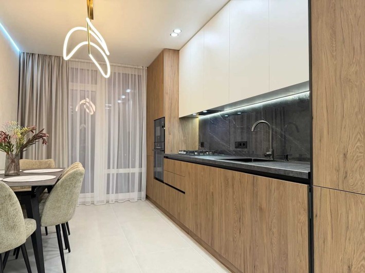 Двокімнатна з кухнею-студією та балконом - фото 1