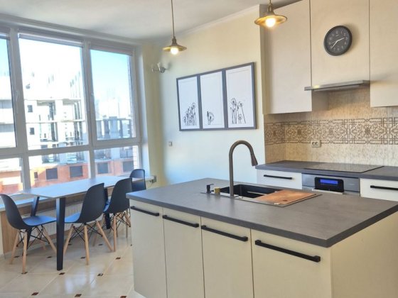 Простора 1к квартира 47м2 біля Центрального парку Ірпінь