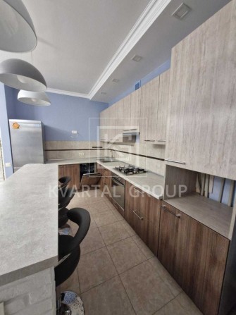 Продам ГАРНУ євро2к квартиру з ремонтом, меблями. Газ. 45.3м2. - фото 1