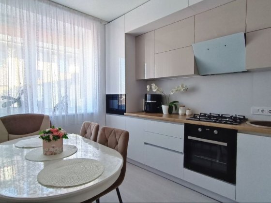 Продаж 2 кімнатної  квартири з ремонтом та меблями у Луцьку Луцк