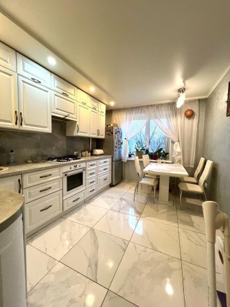 Продам 4к квартиру 82м2 в центрі м. Буча! Навпроти Новуса - фото 1