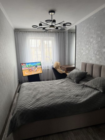 Продам трехкомнатную квартиру с гаражом с погребом во дворе - фото 1