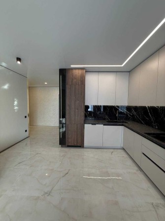 Продаж  наберезі міського озера  3кв 83м2  в ЖК Манхеттен - фото 1