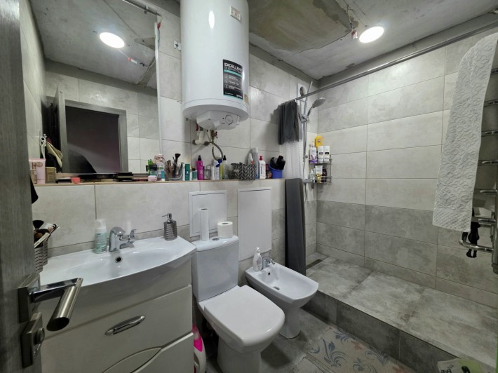 3 комнатная ул. Дмитрия Донского, 27 в Саксаганском районе - фото 1