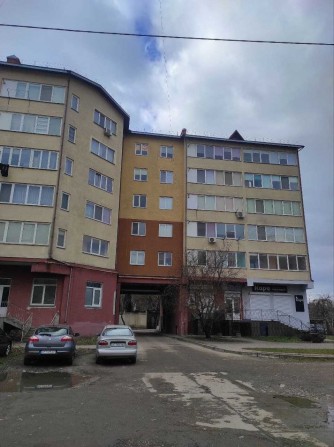 Продається 3 км.кв. з чорновим ремонтом біля парку Хоткевича - фото 1