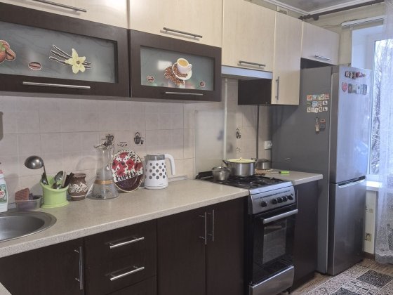 Продам 2х комн чешка у. Ан. Божка 3/9-эт полный ремонт мебель техника! Кривой Рог