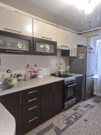 Продам 2х комн чешка у. Ан. Божка 3/9-эт полный ремонт мебель техника! - фото 1