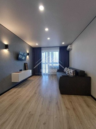 Продаж 1 кімн. квартири на Соцмісті з сучасним ремонтом та меблями . - фото 1