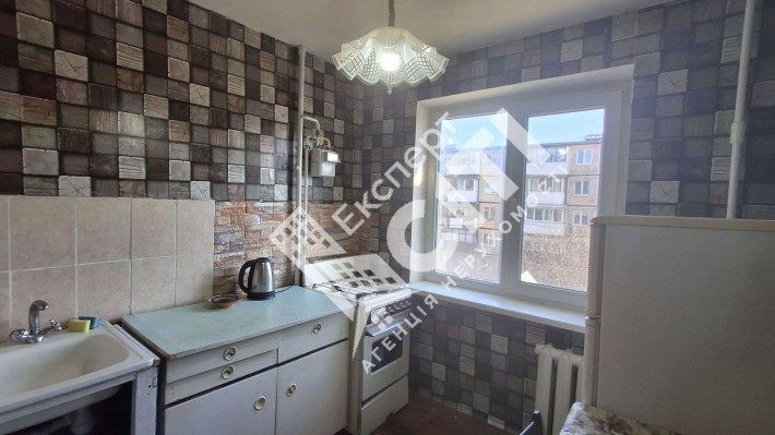 Ціна знижена. Бюджетна  квартира.  44 квартал. - фото 1