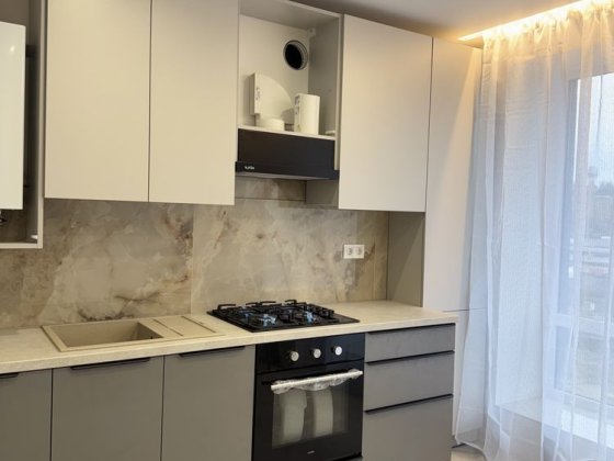 Квартира з якісним ремонтом в центрі Бучі поруч Школа Садочок Комерція Буча