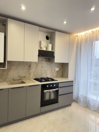 Квартира з якісним ремонтом в центрі Бучі поруч Школа Садочок Комерція - фото 1