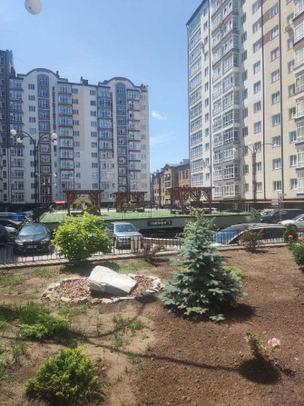 Продам здану  2 кімнатну квартиру  центр - фото 1