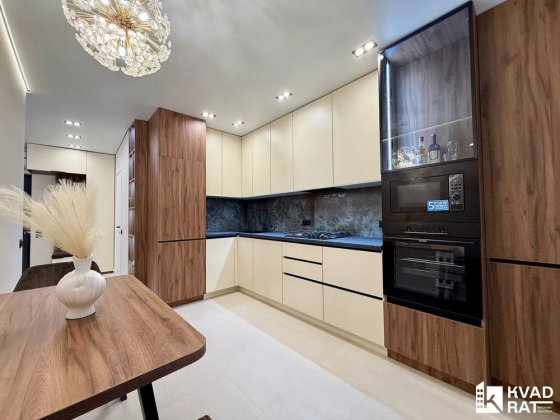 Півторачка з якісним ремонтом, 10 хв від центру Івано-Франківськ