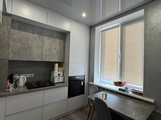 Продам 3-х кімнатну квартиру на кресі Кривой Рог