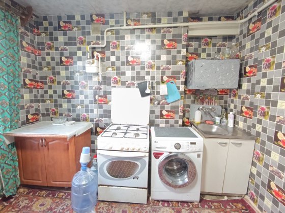 Продам 2 -х комнатную квартиру на Ласточке в самом центре  района Кривой Рог